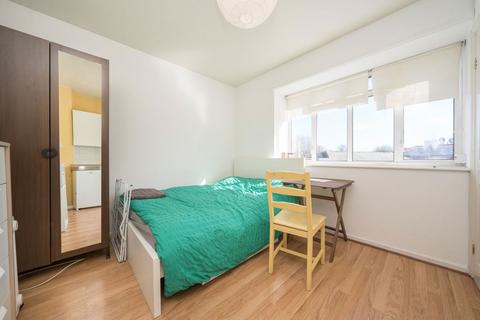 Studio to rent, The Grange Estate, London N2