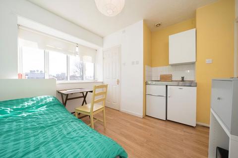 Studio to rent, The Grange Estate, London N2