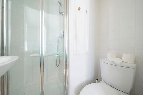 Studio to rent, The Grange Estate, London N2