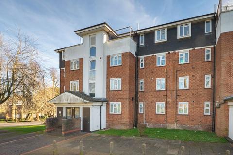 Studio to rent, The Grange Estate, London N2