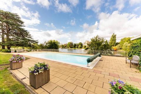 3 bedroom flat for sale, Albany Park Road, North Kingston, Kingston upon Thames, KT2