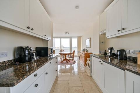 3 bedroom flat for sale, Albany Park Road, North Kingston, Kingston upon Thames, KT2