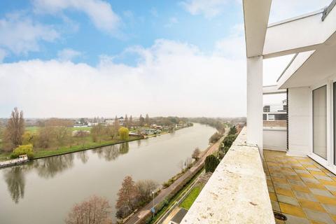 3 bedroom flat for sale, Albany Park Road, North Kingston, Kingston upon Thames, KT2