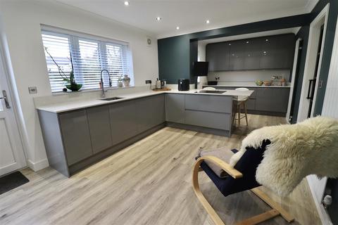 4 bedroom house for sale, The Gables Paddock,