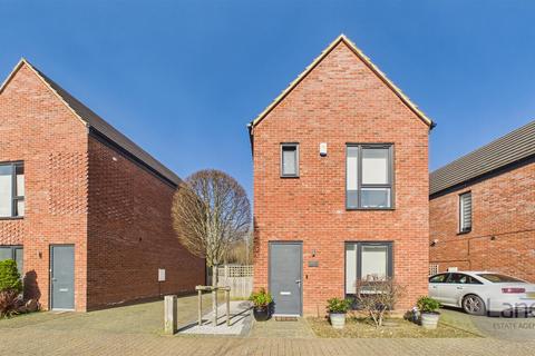 3 bedroom detached house for sale, Markwick Avenue, Cheshunt
