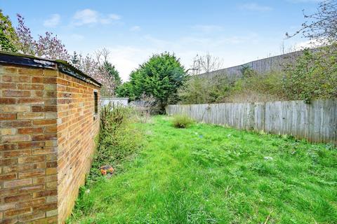 3 bedroom end of terrace house for sale, Bank Close, Luton, Bedfordshire, LU4
