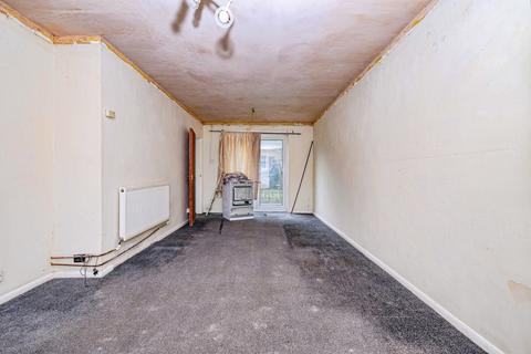 3 bedroom end of terrace house for sale, Bank Close, Luton, Bedfordshire, LU4