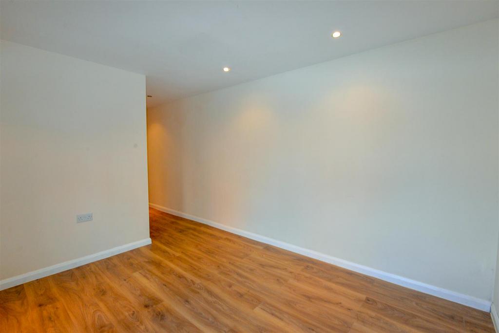 Bedroom1 3.jpg