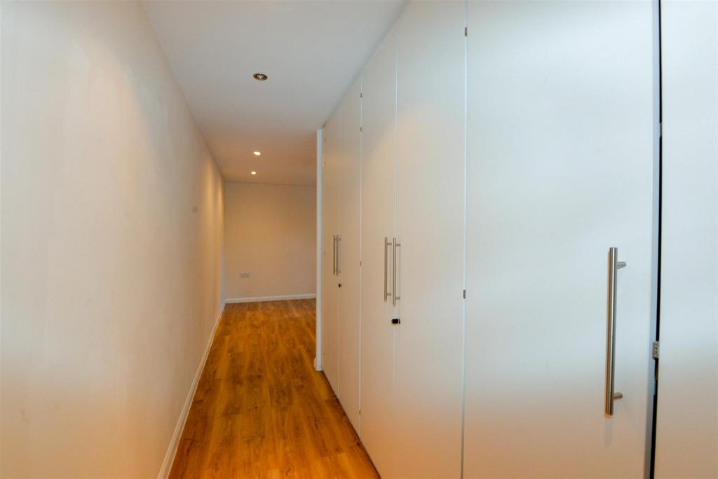 Bedroom1 4.jpg