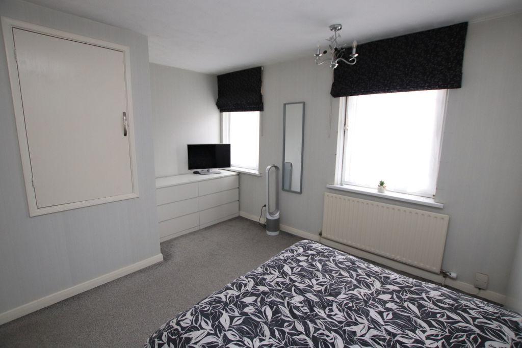 Bed 1 photo 2