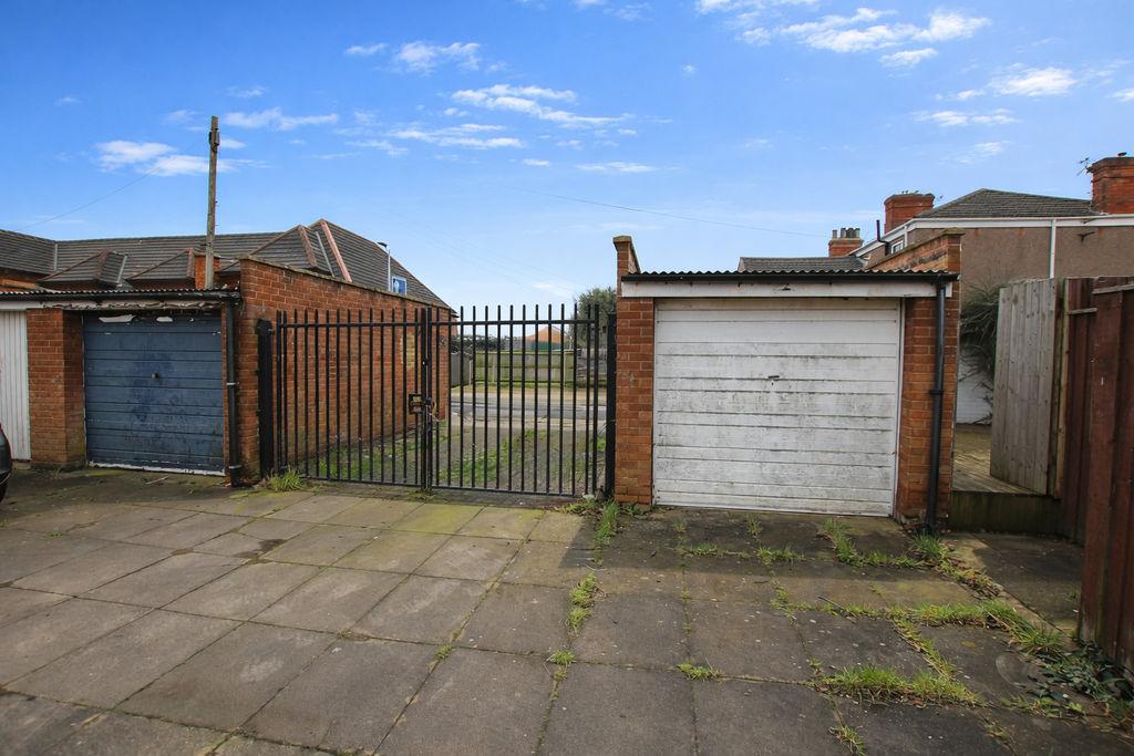 Garage in secure...