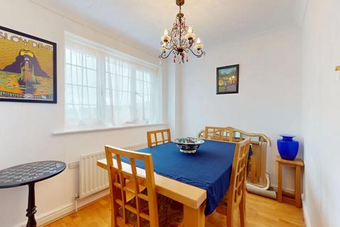3 bedroom end of terrace house for sale, 33 Oakfield Close, Potters Bar, EN6 2BE