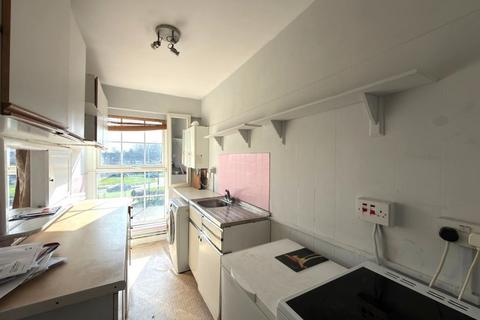 1 bedroom flat for sale, 13 Woodhall House, Cole Green Lane, Welwyn Garden City, AL7 3PU