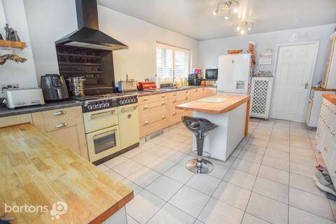 2 bedroom detached house for sale, Victoria Road, Parkgate