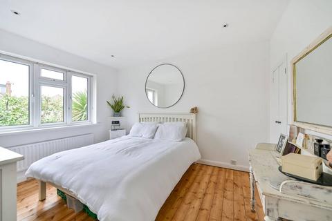 2 bedroom maisonette for sale, Grove Close, Kingston, Kingston upon Thames, KT1