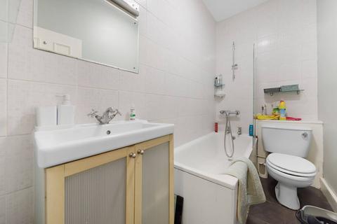 2 bedroom flat to rent, Plato Road, Brixton, London, SW2