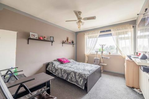 3 bedroom terraced house for sale, Kidderminster Road, Slough