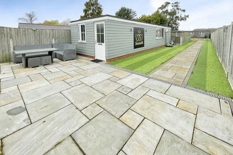5 bedroom chalet for sale, Harwich Road, Little Clacton, CO16 9NE