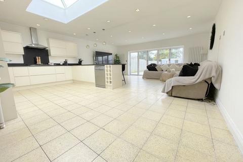 5 bedroom chalet for sale, Harwich Road, Little Clacton, CO16 9NE
