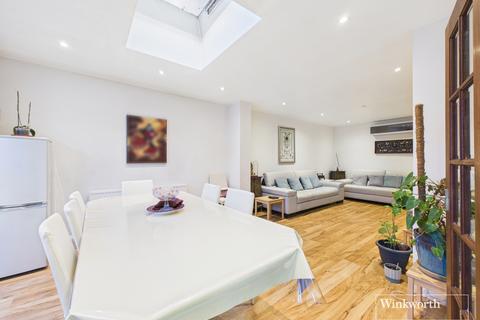 4 bedroom semi-detached house for sale, Shaftesbury Avenue, Harrow HA3