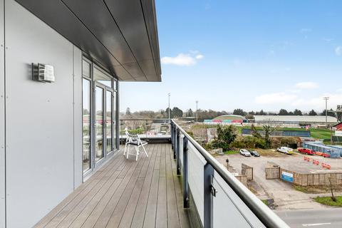 2 bedroom property for sale, Sycamore Avenue, Woking GU22