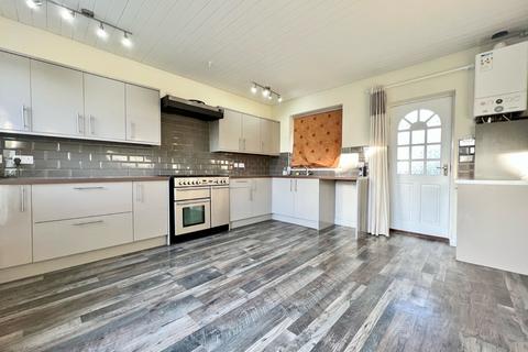 3 bedroom semi-detached house to rent, Kingtree Avenue, Cottingham, East Riding of Yorkshire, HU16
