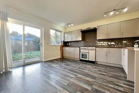 3 bedroom semi-detached house to rent, Kingtree Avenue, Cottingham, East Riding of Yorkshire, HU16