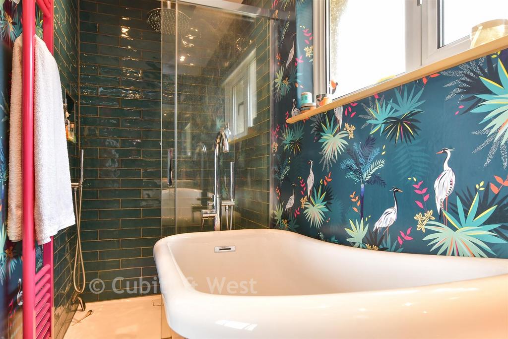 En-Suite Bathroom