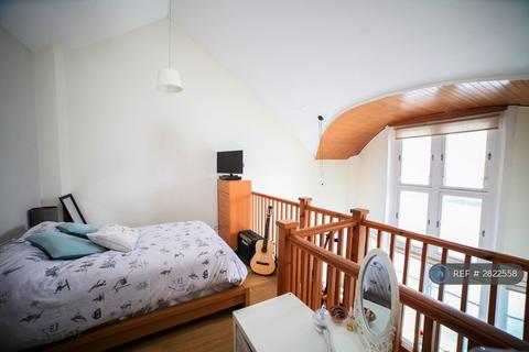 1 bedroom maisonette to rent, Aland Court, London, SE16