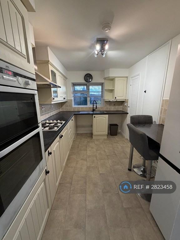 Kitchen (Incl Fridge Freezer)