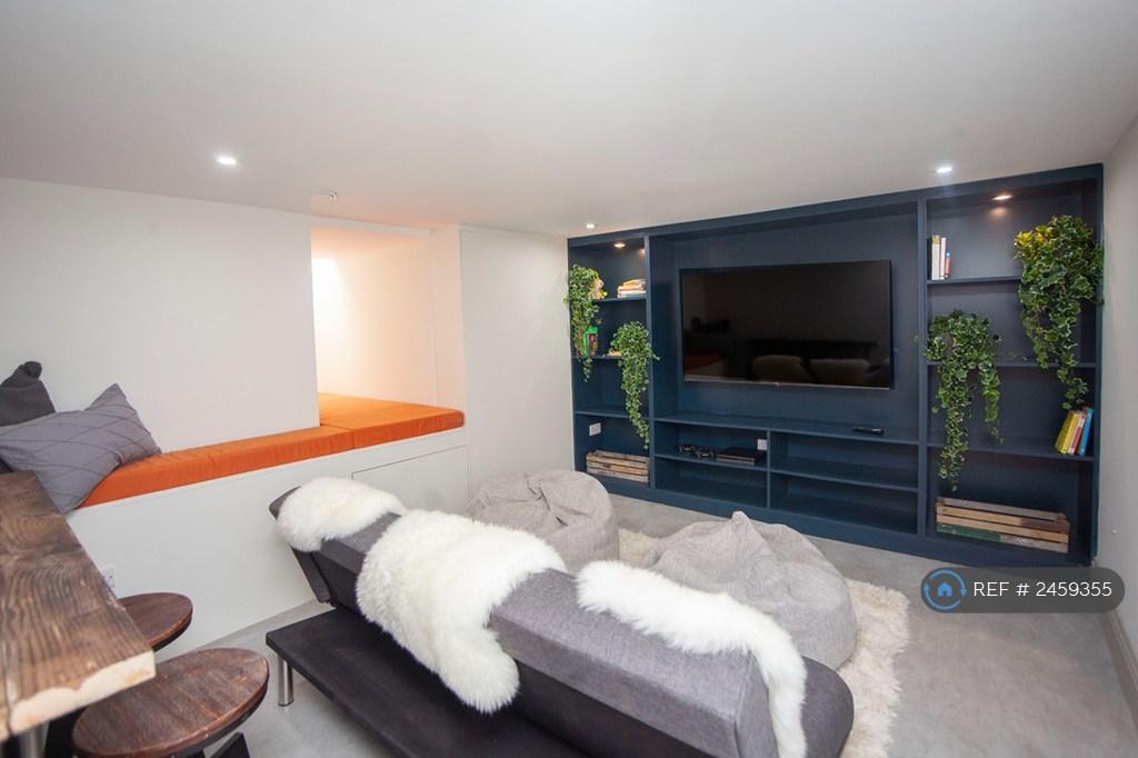 Higgihub - Cinema/Work Space