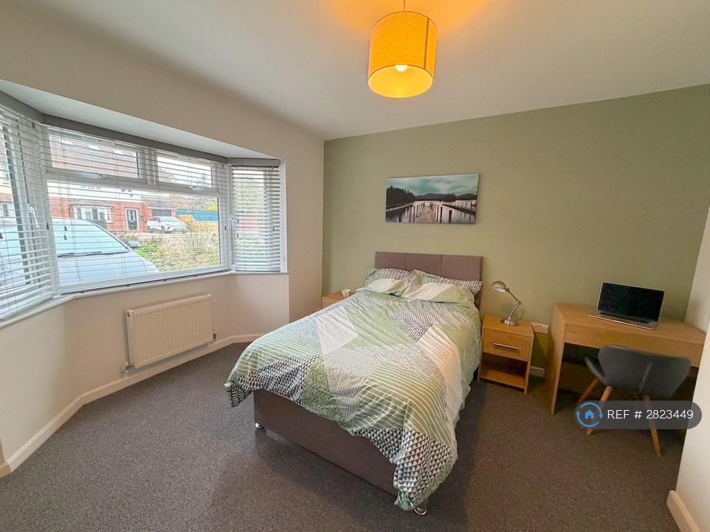 Large, Spacious, Modern Room
