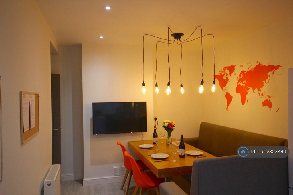 Cosy, Stylish Dining And Lounge Area