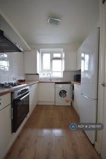 1 bedroom flat to rent, Newtown Court, London, SW11