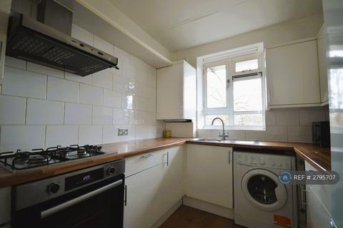 1 bedroom flat to rent, Newtown Court, London, SW11