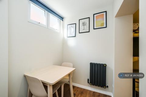 undefined, London, London, N16