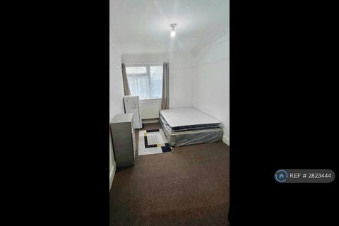 1 bedroom in a house share to rent, Uxbridge Road, Hayes, UB4