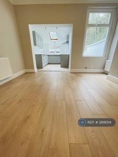 2 bedroom end of terrace house to rent, Blantyre St, Manchester, M30