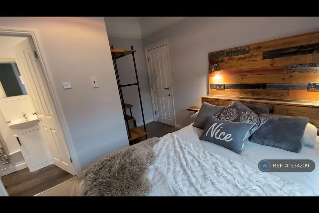 Room 1 - Double Ensuite
