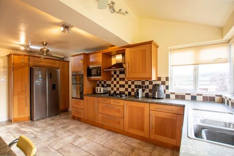 4 bedroom detached house for sale, Balmoral Avenue, Banbury, OX16