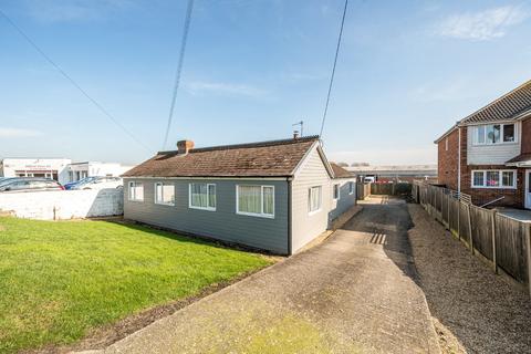 4 bedroom bungalow to rent, Harden Road, Lydd, Romney Marsh, Kent, TN29