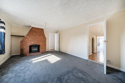 4 bedroom bungalow to rent, Harden Road, Lydd, Romney Marsh, Kent, TN29