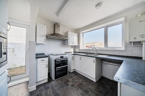 4 bedroom bungalow to rent, Harden Road, Lydd, Romney Marsh, Kent, TN29