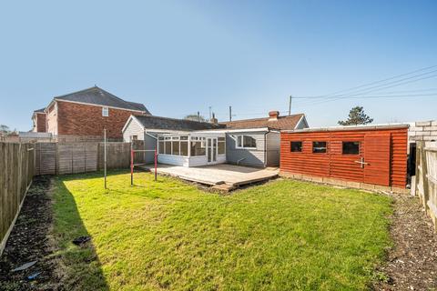 4 bedroom bungalow to rent, Harden Road, Lydd, Romney Marsh, Kent, TN29