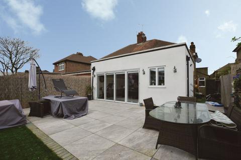 4 bedroom semi-detached house for sale, Oakley Avenue, Beddington, CR0