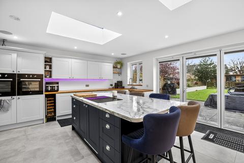 4 bedroom semi-detached house for sale, Oakley Avenue, Beddington, CR0