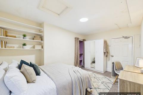 undefined, High Street, Cheltenham GL50