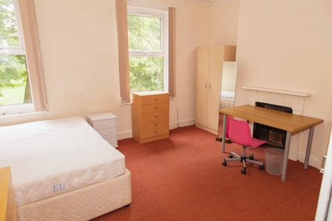5 bedroom terraced house to rent, Rippingham Road, Manchester M20