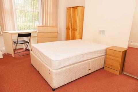 5 bedroom terraced house to rent, Rippingham Road, Manchester M20