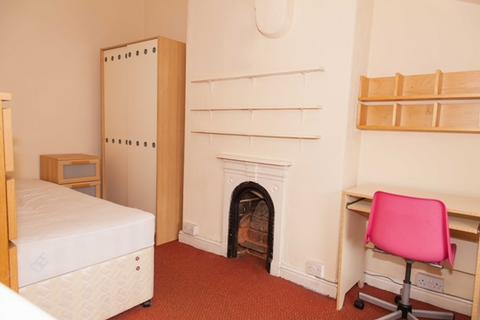 5 bedroom terraced house to rent, Rippingham Road, Manchester M20